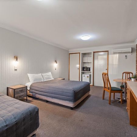 Golf Links Motel Тамуорт Экстерьер фото