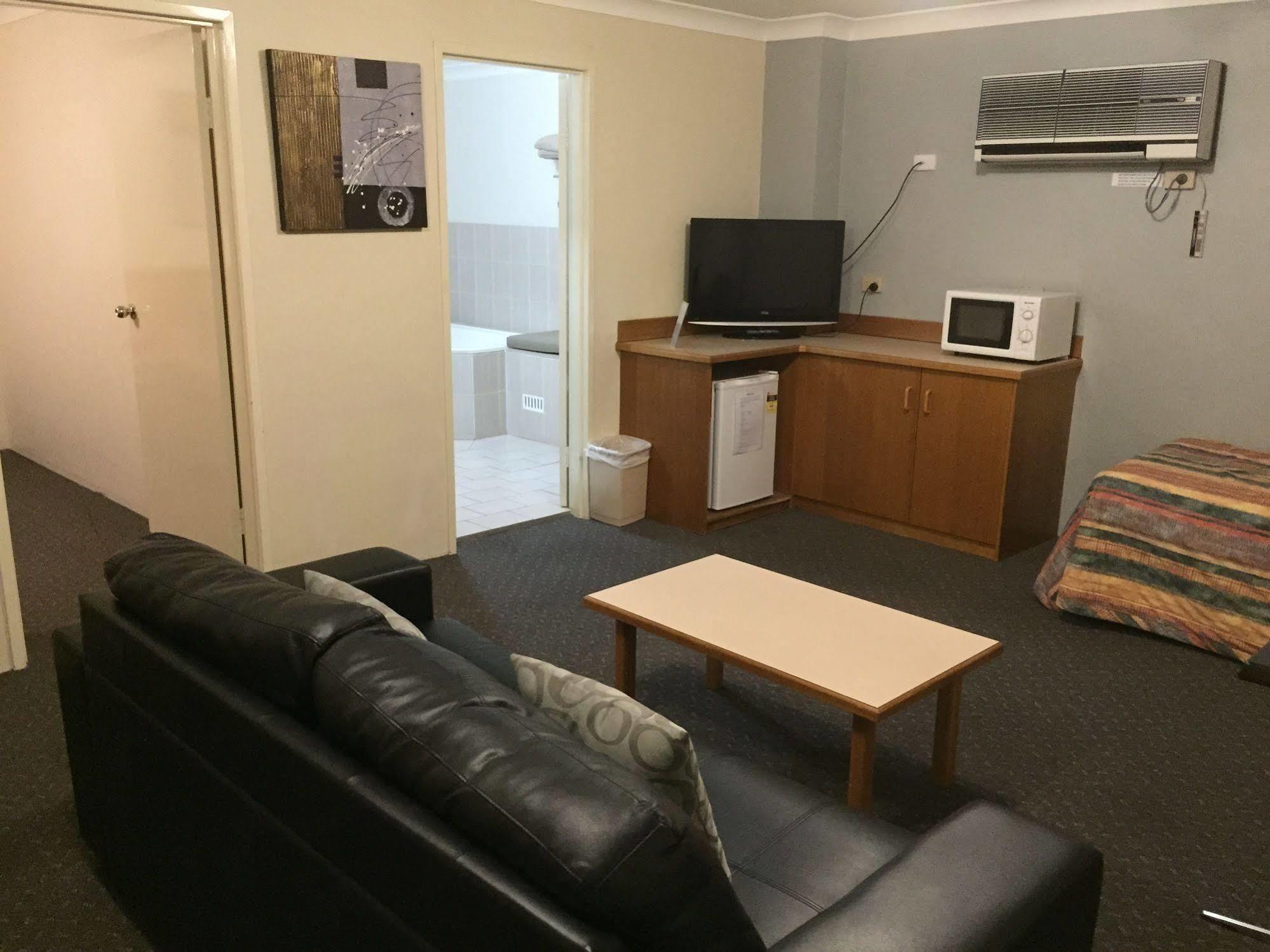 Golf Links Motel Тамуорт Экстерьер фото