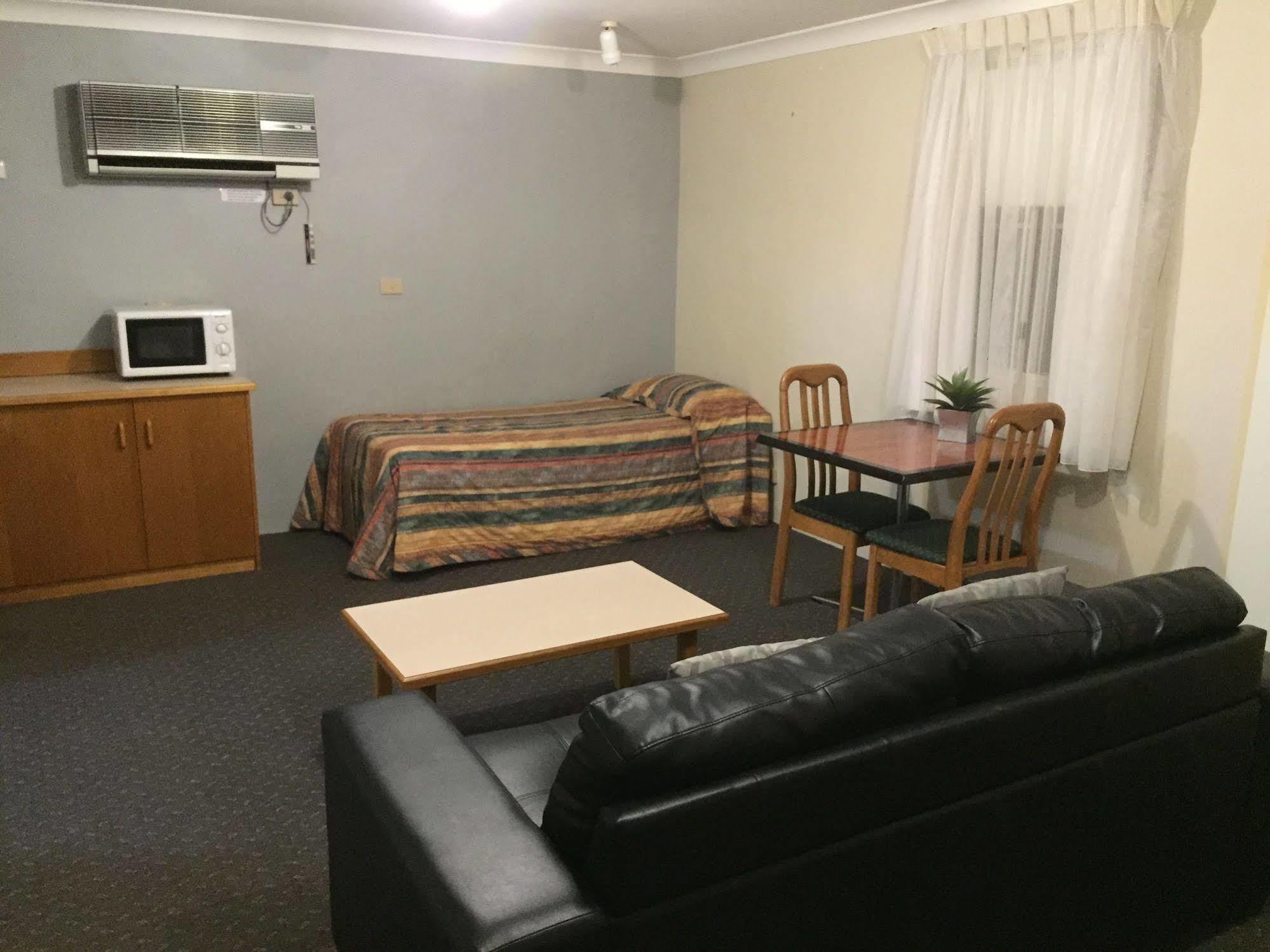 Golf Links Motel Тамуорт Экстерьер фото
