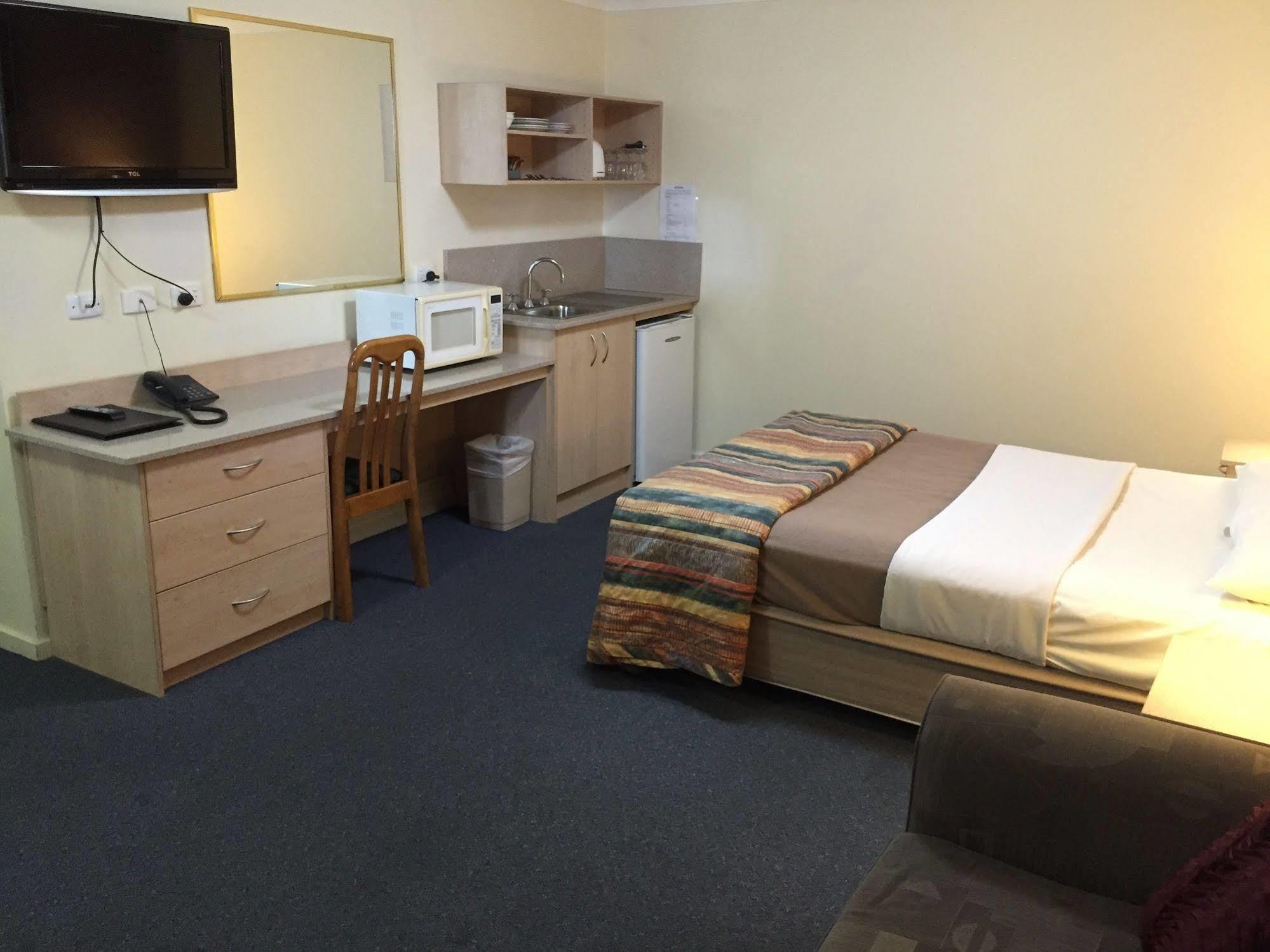 Golf Links Motel Тамуорт Экстерьер фото