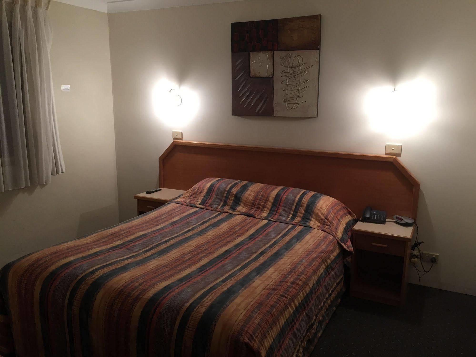 Golf Links Motel Тамуорт Экстерьер фото